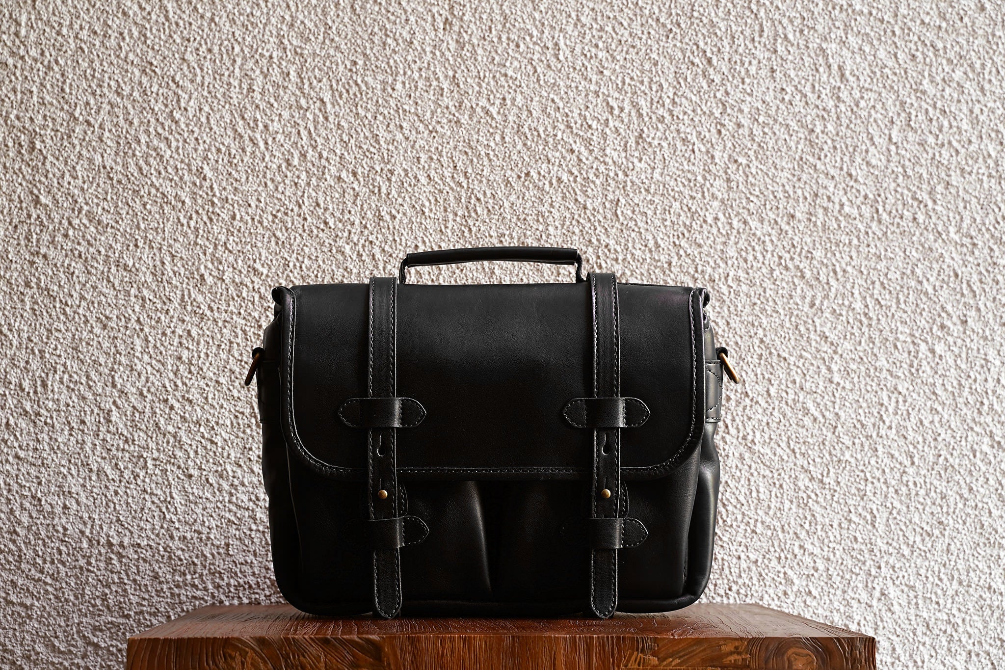 Our bags are made from as few leather pieces as possible. Fewer seams makes for a stronger bag.