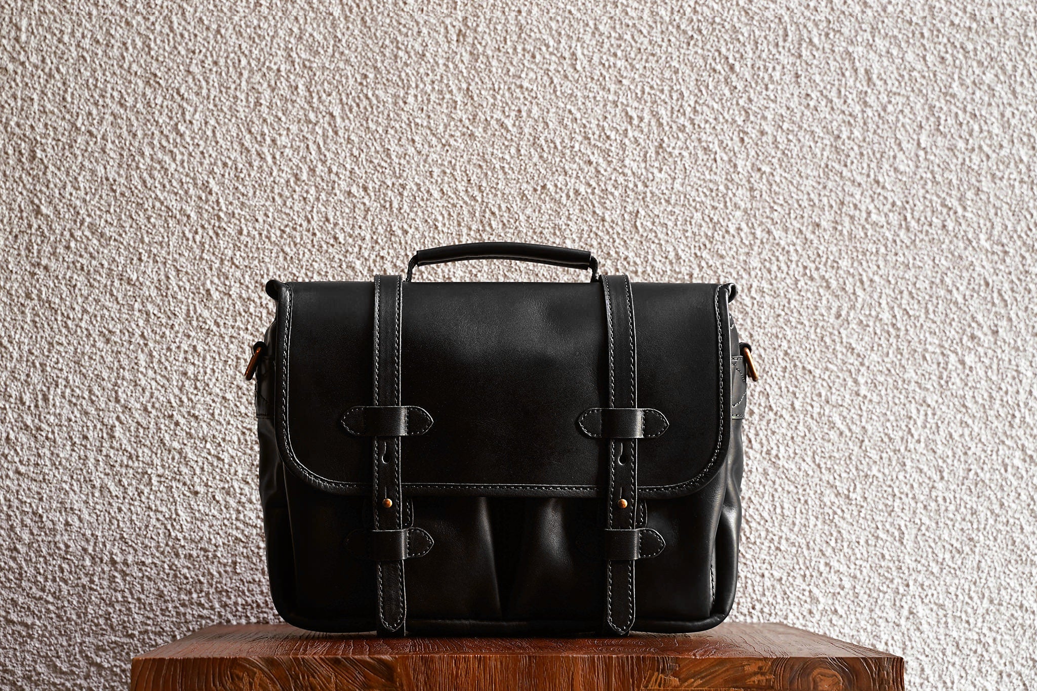 Our bags are made from as few leather pieces as possible. Fewer seams makes for a stronger bag.