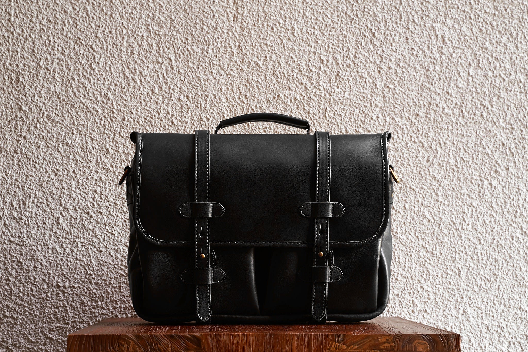 Our bags are made from as few leather pieces as possible. Fewer seams makes for a stronger bag.